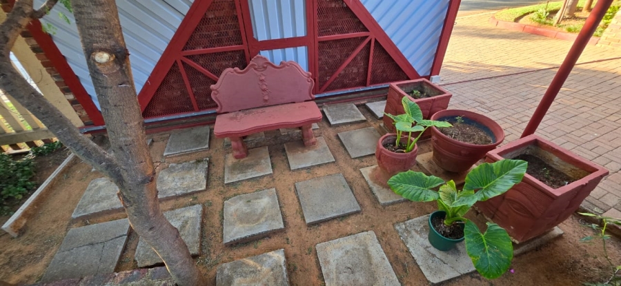 5 Bedroom Property for Sale in Wilkoppies North West